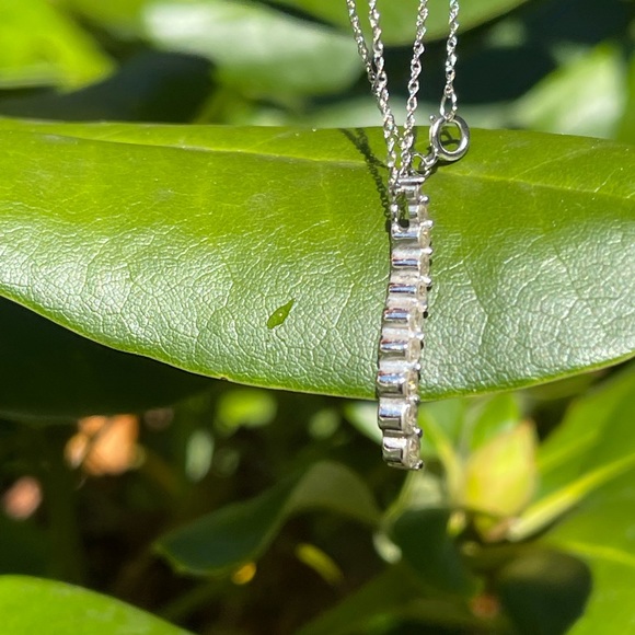 Lovely Natural Diamond and Solid 14k White Gold Journey Pendant Necklace - Picture 2 of 8